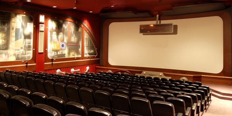 Cadillac & Veranda Kino